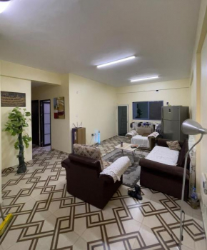 Sea View APT Near dubai Bus Station men Sharing
